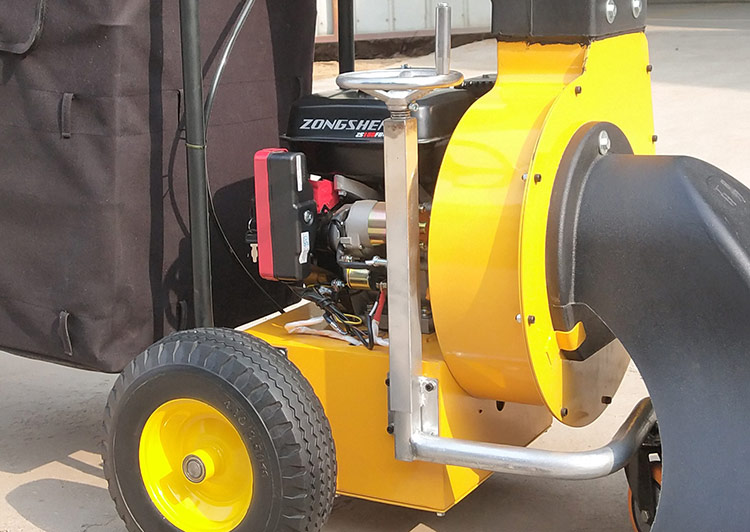 百易自动清扫落叶的机器 BY-T2配备5.5马路宗申发动机