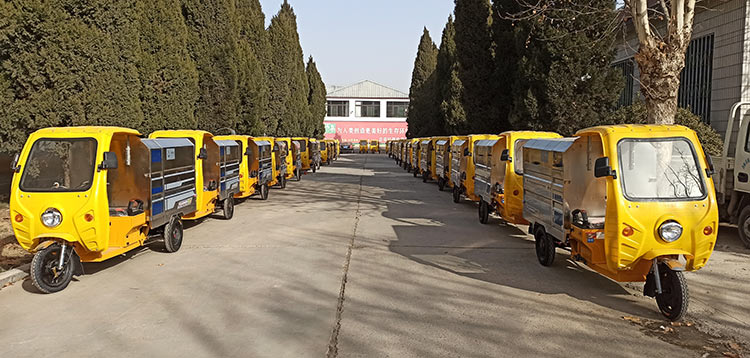 北京环卫企业引进两分类垃圾车